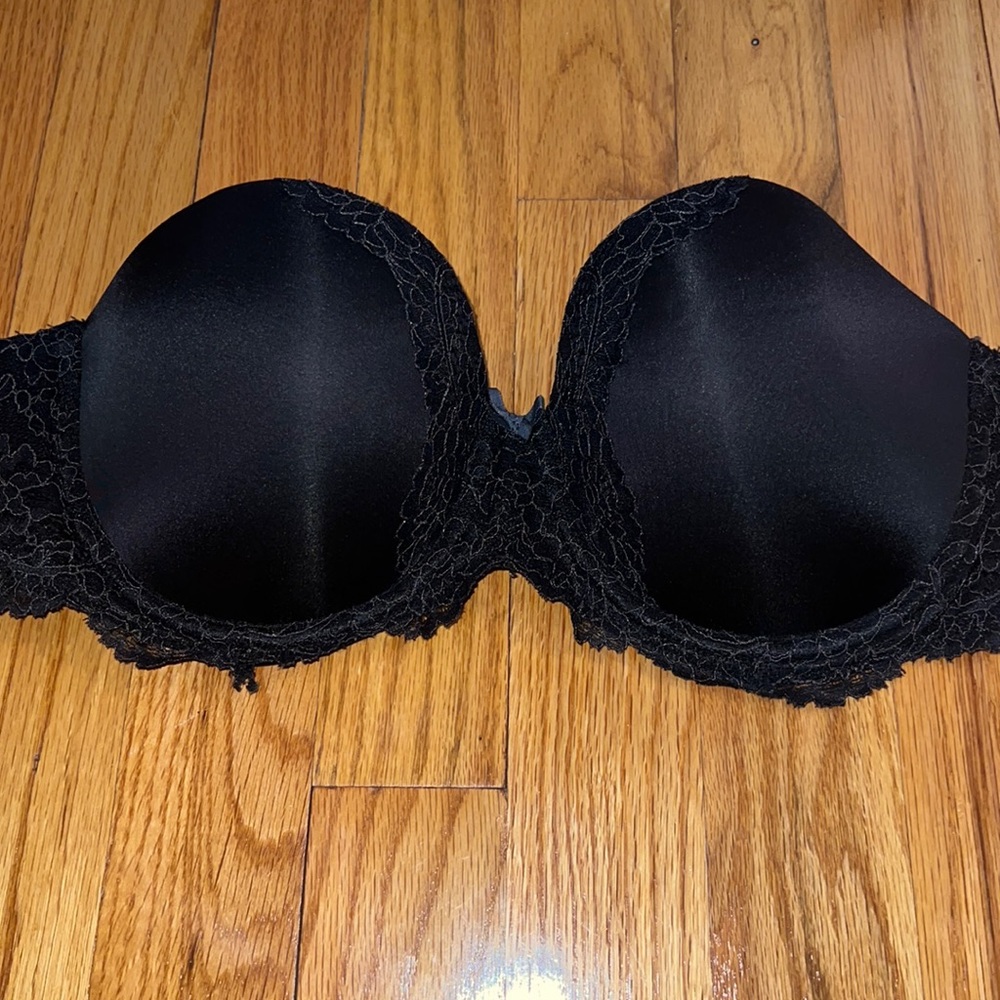 Victoria’s Secret Strapless Lacey Bra